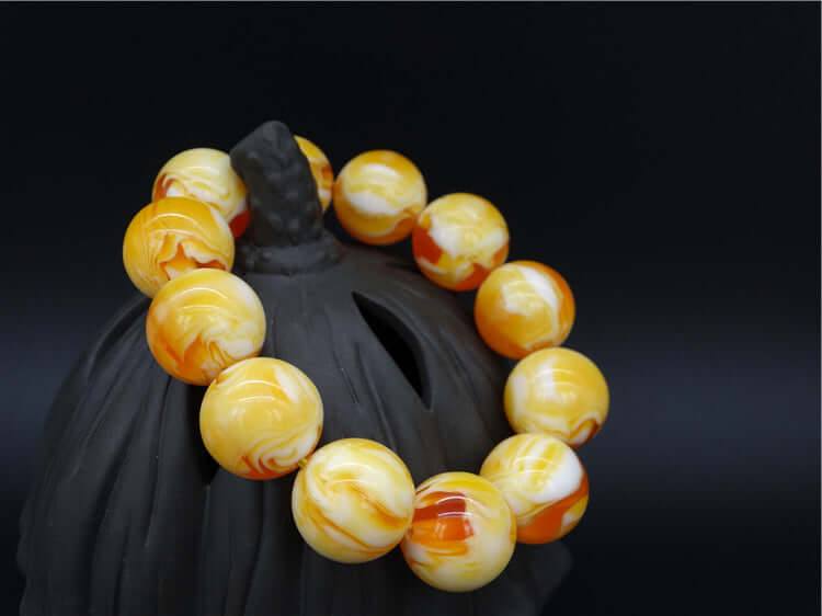 "Amber Bracelet with Moire Pattern - Resin Material, Stylish Accessory for Men and Women"