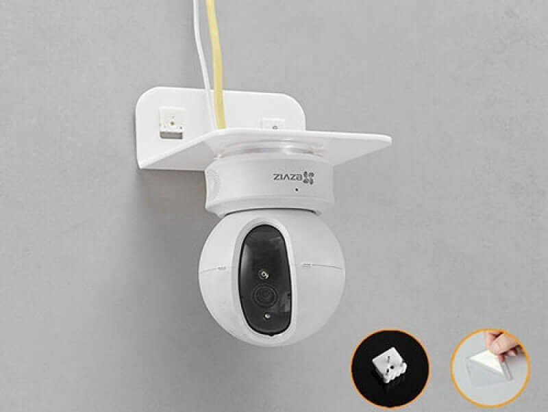 "Living Room Camera Monitoring Shelving Bracket - Adjustable Mounting Solution for Secure and Discreet Camera Placement"