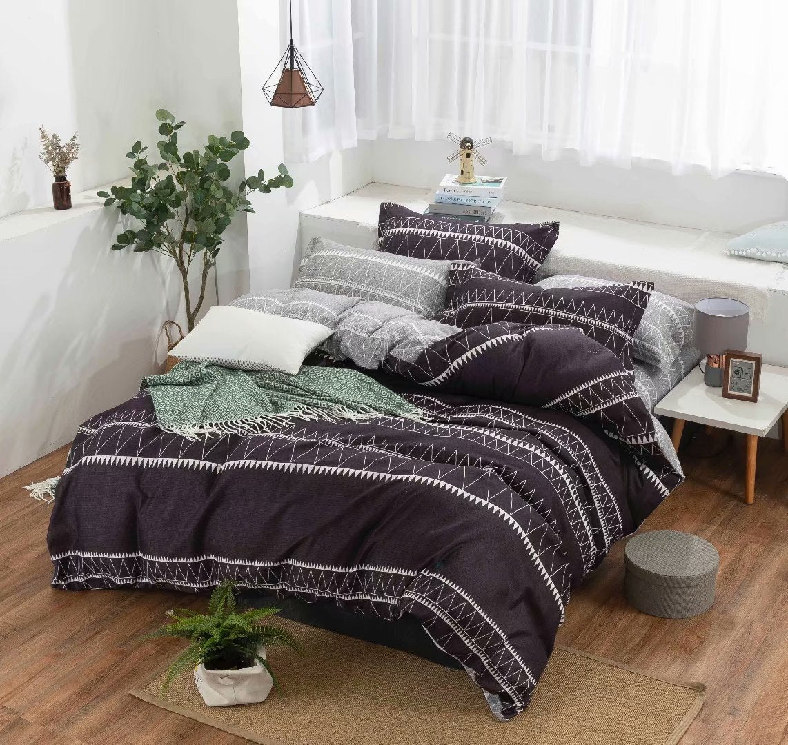 Mushroom House Bedding Three-Piece Set - Cozy Home Textile with Whimsical Design for Stylish Bedrooms"