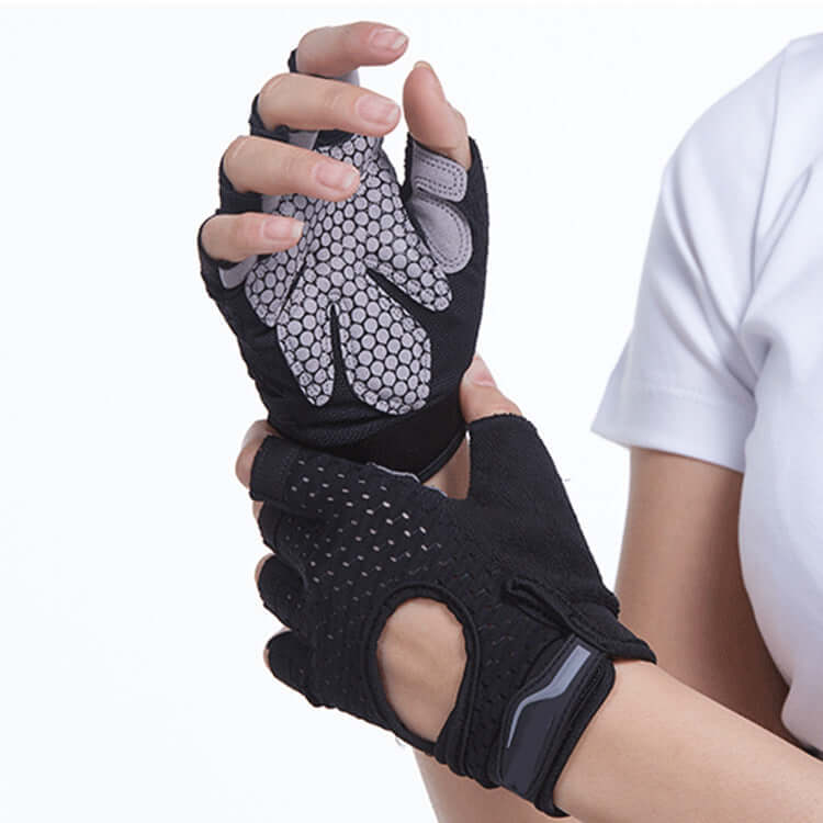 Fitness Gloves for Men and Women - Ideal for Dumbbell and Horizontal Bar Workouts