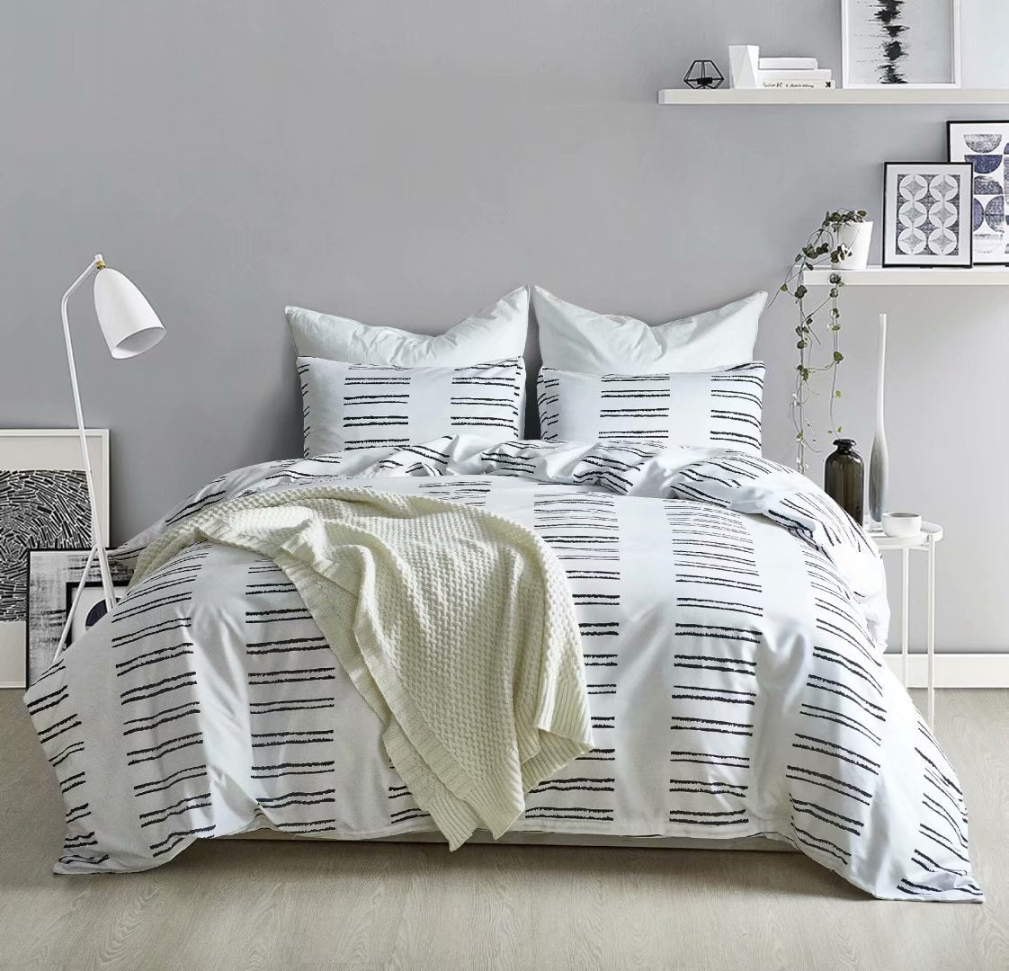 Mushroom House Bedding Three-Piece Set - Cozy Home Textile with Whimsical Design for Stylish Bedrooms"