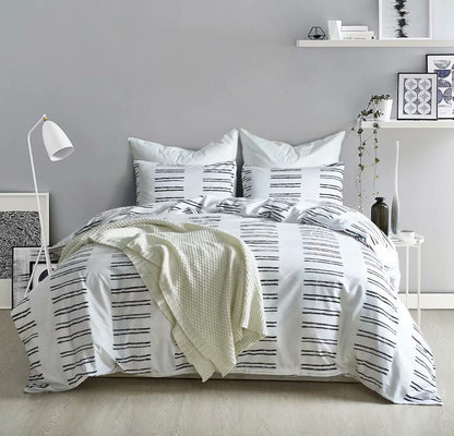 Mushroom House Bedding Three-Piece Set - Cozy Home Textile with Whimsical Design for Stylish Bedrooms"