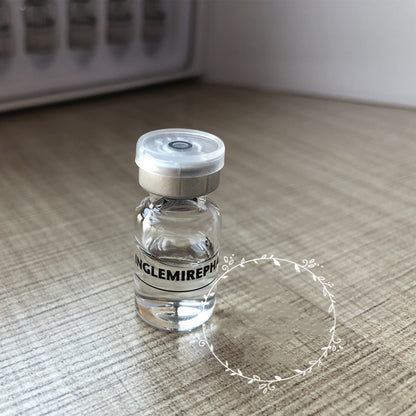 Small vial of hyaluronic acid stock solution on a wooden surface, ideal for general skin types, moisturizing and hydrating, 5ml size.