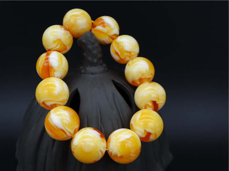 "Amber Bracelet with Moire Pattern - Resin Material, Stylish Accessory for Men and Women"
