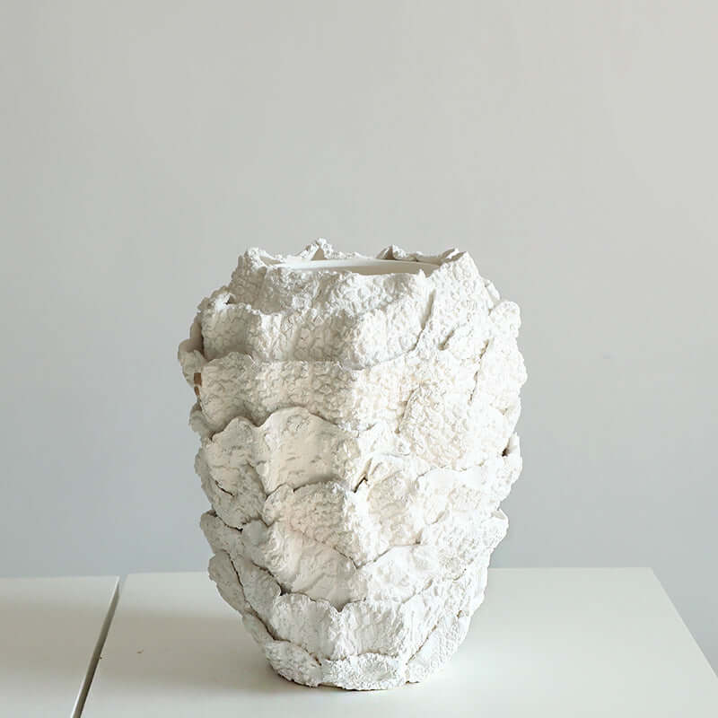 Creative white ceramic vase for modern dining table decoration, ideal for dried flowers and floral arrangements”