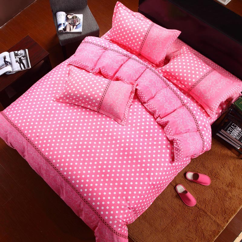 Home Textile Quilt - Cozy and Stylish Bedding for a Warm and Inviting Bedroom