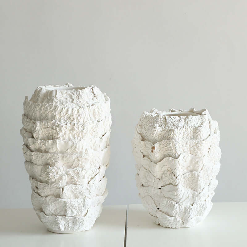 Creative white ceramic vase for modern dining table decoration, ideal for dried flowers and floral arrangements”