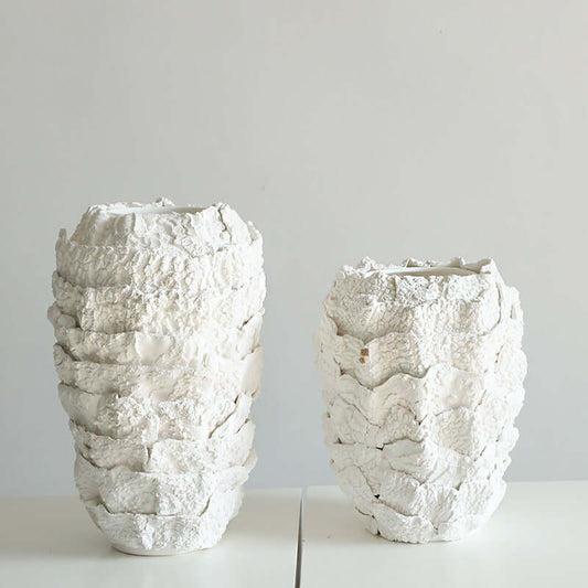 Creative white ceramic vase for modern dining table decoration, ideal for dried flowers and floral arrangements”