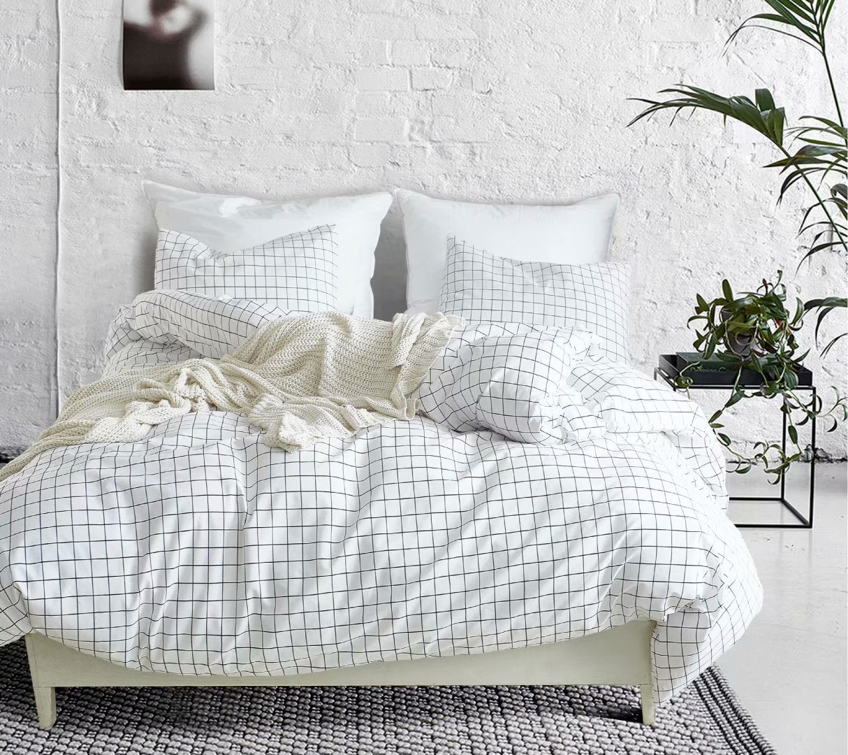 Mushroom House Bedding Three-Piece Set - Cozy Home Textile with Whimsical Design for Stylish Bedrooms"