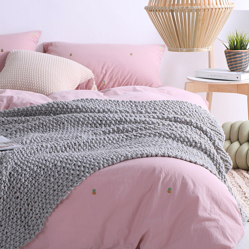 Handmade Shaggy Blanket - Cozy Home Fashion Textile for Warmth and Style