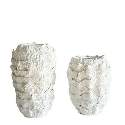 Creative white ceramic vase for modern dining table decoration, ideal for dried flowers and floral arrangements”
